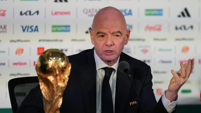 Chủ tịch FIFA bị nghị sĩ Italia phản ứng quyết liệt